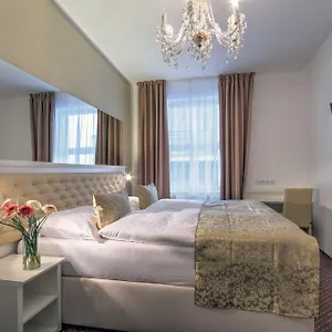 taurus.praguehotelsweb.com/